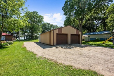 Lake life just got a whole lot sweeter! This adorable, turnkey - photo 41