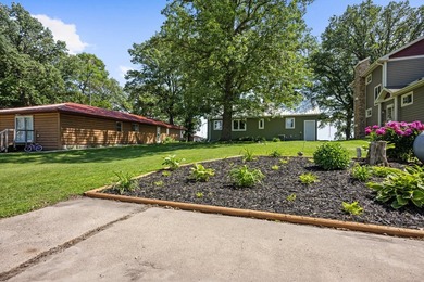 Lake life just got a whole lot sweeter! This adorable, turnkey - photo 42