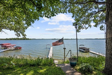 Lake life just got a whole lot sweeter! This adorable, turnkey - photo 43