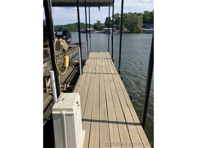 > A wall of windows and vaulted ceilings. Main level living! Big - photo 44