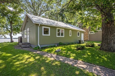 Lake life just got a whole lot sweeter! This adorable, turnkey - photo 45