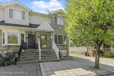Welcome to Princes Bay! Located in Wolf's Pond Estate, this - photo 2