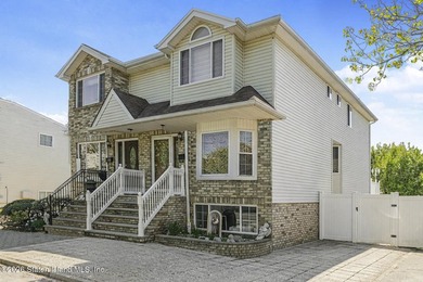 Welcome to Princes Bay! Located in Wolf's Pond Estate, this - photo 3
