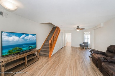 Welcome to Princes Bay! Located in Wolf's Pond Estate, this - photo 4