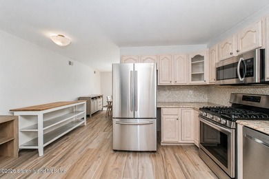 Welcome to Princes Bay! Located in Wolf's Pond Estate, this - photo 7