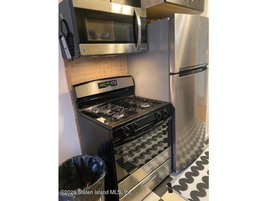 Unique opportunity to own a 1st Floor, 1 bedroom co-op in the - photo 4