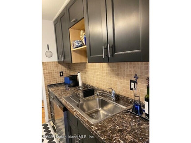 Unique opportunity to own a 1st Floor, 1 bedroom co-op in the - photo 6