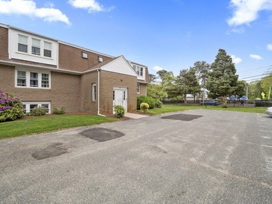 Priced to sellpletely renovated in 2024, this stunning 2-bed - photo 3