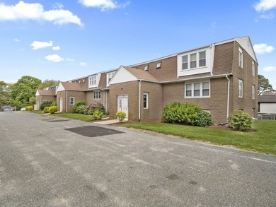 Priced to sellpletely renovated in 2024, this stunning 2-bed - photo 4