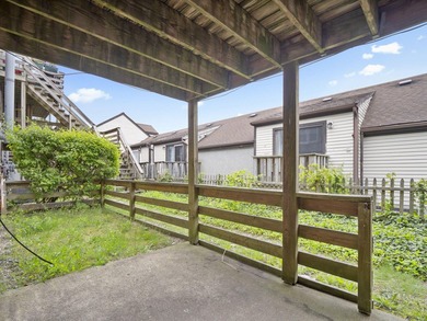 Priced to sellpletely renovated in 2024, this stunning 2-bed - photo 8
