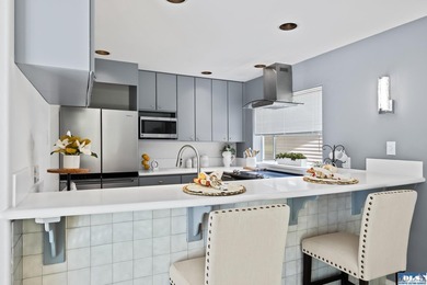 Welcome to this beautiful 2-bedroom + den, 2-bath condo in the - photo 18