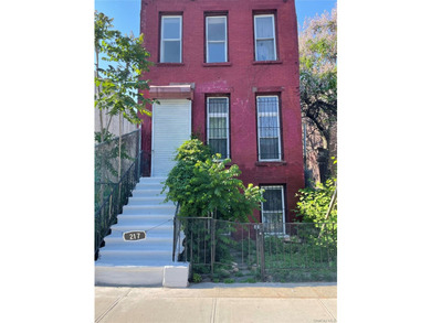Three contiguous tax lots, inclusive of two vacant lots and a - photo 1