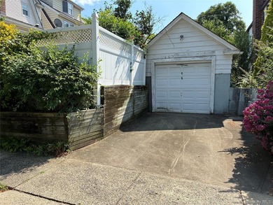Welcome to this 3-bedroom, 1-bath single-family home ideally - photo 23