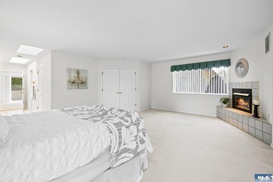 Welcome to this beautiful 2-bedroom + den, 2-bath condo in the - photo 26