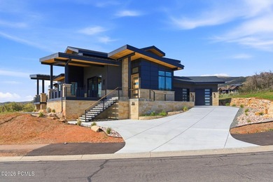 Enjoy elevated mountain living in this exceptional Hideout - photo 2