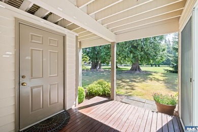 Welcome to this beautiful 2-bedroom + den, 2-bath condo in the - photo 36