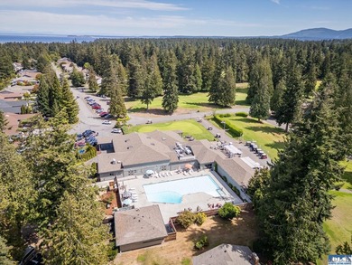 Welcome to this beautiful 2-bedroom + den, 2-bath condo in the - photo 44