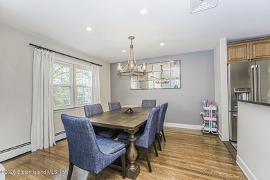 Main house has 3 bedrooms 3 baths - Side ground level apartment - photo 8