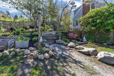 Tucked away up a long winding driveway on a beautifully - photo 4