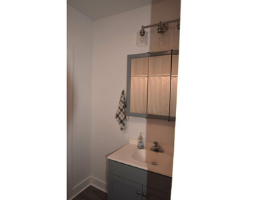 Recently remolded 3 bedroom, 1 bath home just 1 block from - photo 11