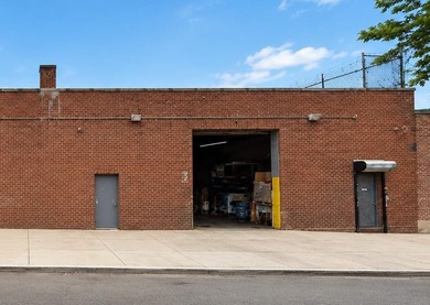 A rare opportunity to own a spacious warehouse in a highly - photo 2