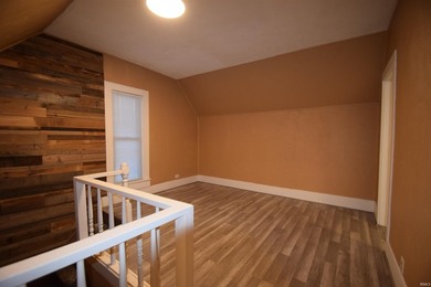 Recently remolded 3 bedroom, 1 bath home just 1 block from - photo 12