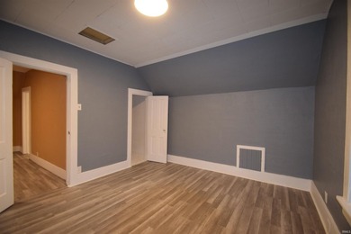 Recently remolded 3 bedroom, 1 bath home just 1 block from - photo 16