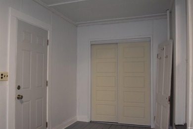 Recently remolded 3 bedroom, 1 bath home just 1 block from - photo 17