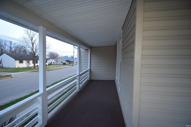 Recently remolded 3 bedroom, 1 bath home just 1 block from - photo 18
