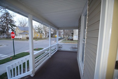 Recently remolded 3 bedroom, 1 bath home just 1 block from - photo 19