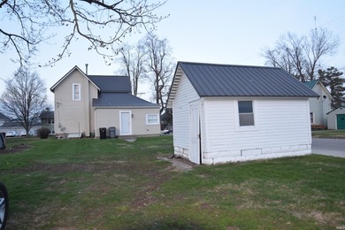 Recently remolded 3 bedroom, 1 bath home just 1 block from - photo 21