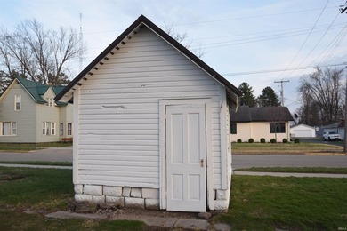 Recently remolded 3 bedroom, 1 bath home just 1 block from - photo 22