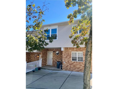 Welcome to an exceptional opportunity to own this spacious - photo 3