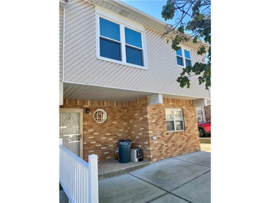 Welcome to an exceptional opportunity to own this spacious - photo 4