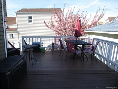 A stunning, fully renovated, move-in-ready raised Colonial on a - photo 26