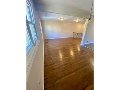 Welcome to an exceptional opportunity to own this spacious - photo 8