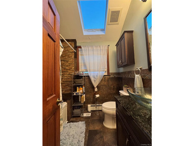 A stunning, fully renovated, move-in-ready raised Colonial on a - photo 28