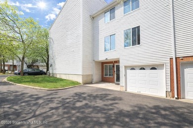 Excellent condition 2 Bedroom 3 Bathroom townhouse. Level 1: - photo 2
