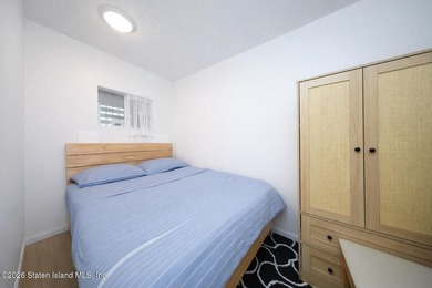 Excellent condition 2 Bedroom 3 Bathroom townhouse. Level 1: - photo 3