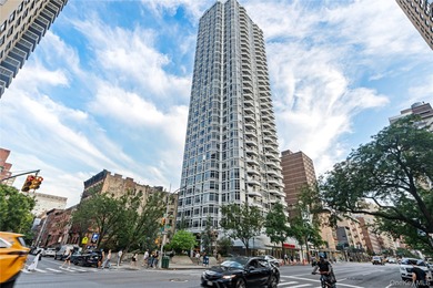 (private lake, pond, creek) Condo For Sale in New York (Manhattan) New York