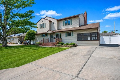 Beautifully maintained and move-in ready, this spacious - photo 3