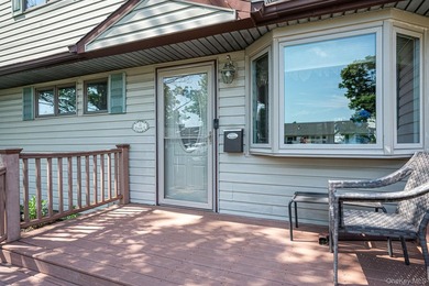 Beautifully maintained and move-in ready, this spacious - photo 4