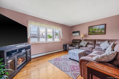 Beautifully maintained and move-in ready, this spacious - photo 10