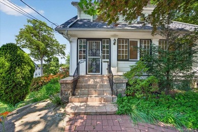 Welcome to 77 Irving Place in New Rochelle. This charming - photo 1