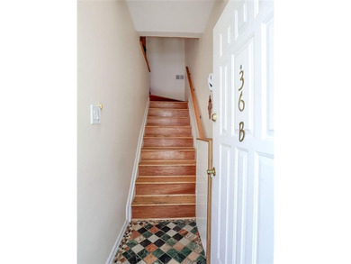 Beautiful 3- bedroom duplex condo with a huge loft that is - photo 3
