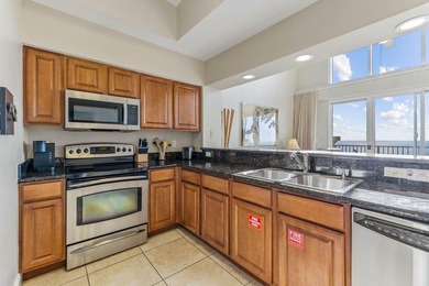 Private Rooftop! Experience breathtaking views of the Emerald - photo 17