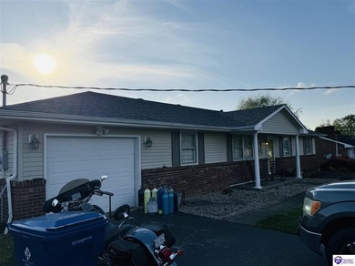 BEAUTIFULLY UPDATED 3 BEDROOM, 1.5 BATH HOME offering comfort - photo 3