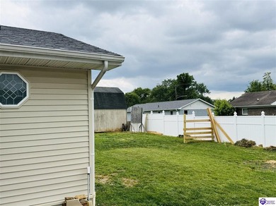 BEAUTIFULLY UPDATED 3 BEDROOM, 1.5 BATH HOME offering comfort - photo 4