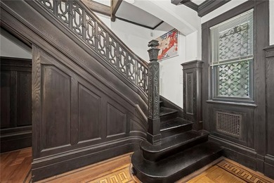 Beyond an elegantly carved entrance, hidden among the grand - photo 7