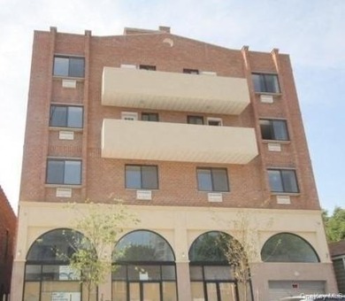 Built in 2009, well maintained building, fully occupied - photo 1